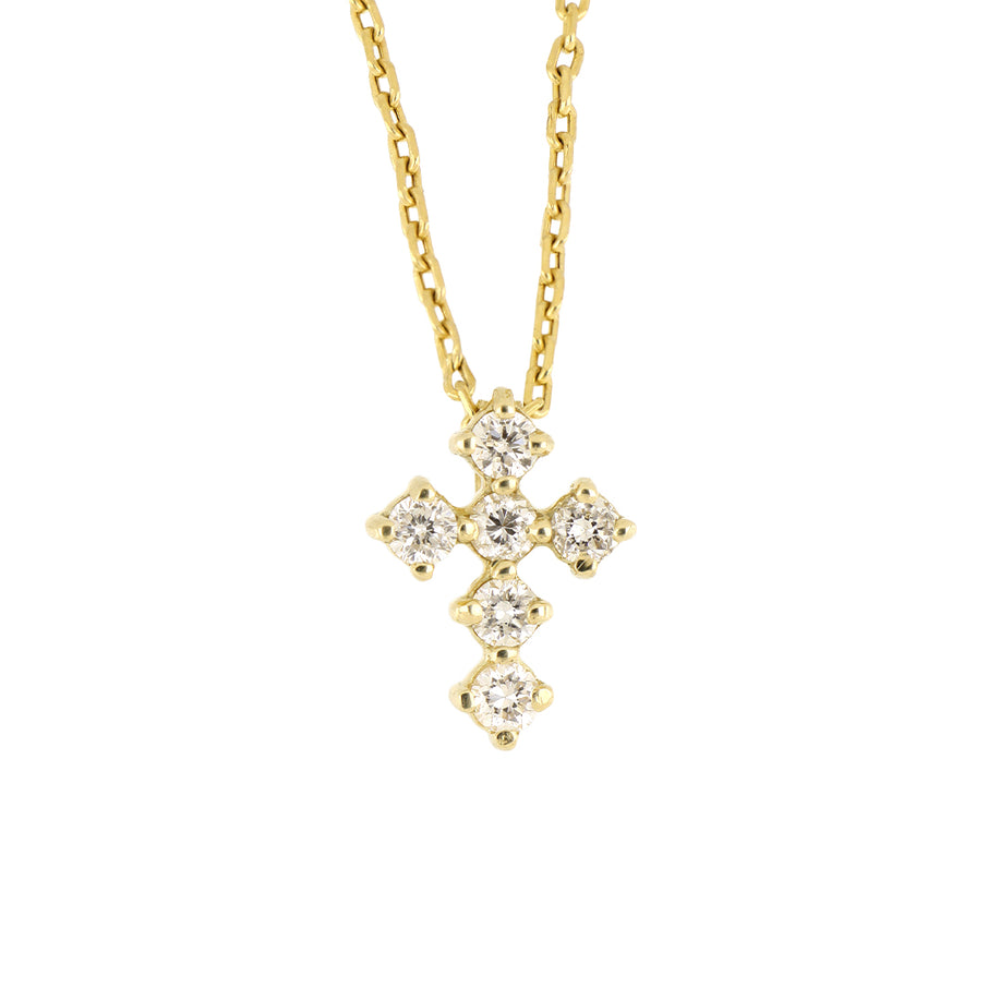 Dije Cruz Selene Chico de Oro Amarillo 14k con diamantes de laboratorio, colgando de una cadena fina, en toma de catálogo sobre fondo blanco.