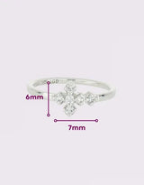 Anillo Selene de Oro Blanco 14k, con sus medidas marcadas: 6 mm de alto por 7 mm de ancho.