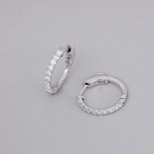 Arracadas Elaine Vault Mediana de Oro Blanco 14k con 0.90 cts de Diamantes de Laboratorio
