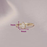 Anillo Goccia de Oro Amarillo 14k, con sus medidas marcadas: 7 mm por 9 mm.