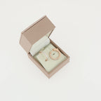 Arracadas Elaine Vault Mediana de Oro Blanco 14k con 0.90 cts de Diamantes de Laboratorio