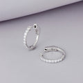 Arracadas Elaine Vault Mediana de Oro Blanco 14k con 0.90 cts de Diamantes de Laboratorio