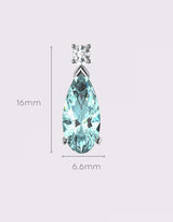 Aretes Aguamarina Corte Pera de Oro Blanco 14k, con sus medidas marcadas: 16 mm de alto por 6.6 mm de ancho.