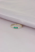 Anillo Felicia ¦ Esmeralda · Oro Amarillo