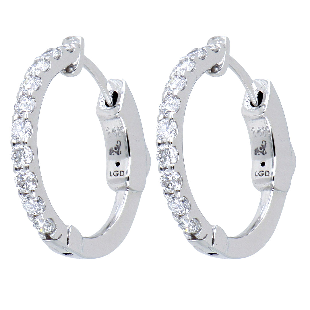 Arracadas Elaine Vault Mediana de Oro Blanco 14k con 0.90 cts de Diamantes de Laboratorio, foto de estudio del muestrario