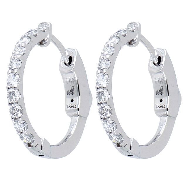 Arracadas Elaine Vault Mediana de Oro Blanco 14k con 0.90 cts de Diamantes de Laboratorio, foto de estudio del muestrario