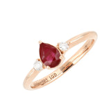 Anillo Goccia de Oro Rosa 14k con rubí y diamantes de laboratorio, en toma de catálogo sobre fondo blanco.